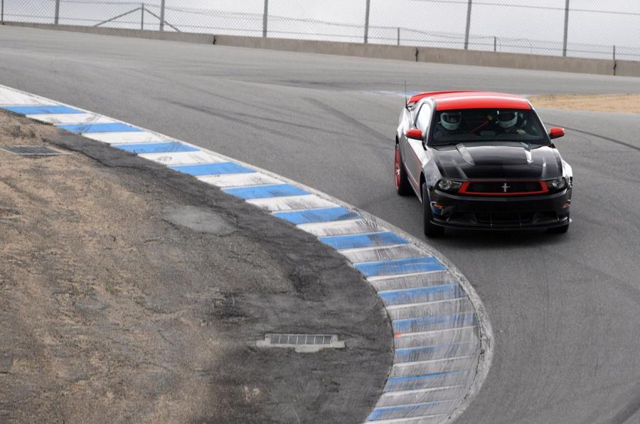  Ford Mustang Boss 302 Laguna Seca 2010 года  (фото 52 из 132)